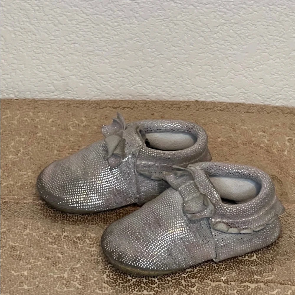Freshly Picked cute silver metallic bow 4 - Picture 2 of 8